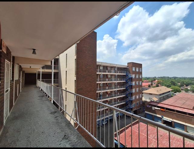 1 BEDROOM FLAT FOR SALE IN VEREENIGING CENTRAL